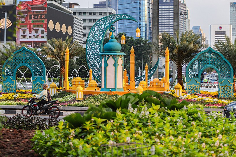 Bundaran HI Dihiasi Dekorasi Idul Fitri 1445 Hijriah - Bagian 3