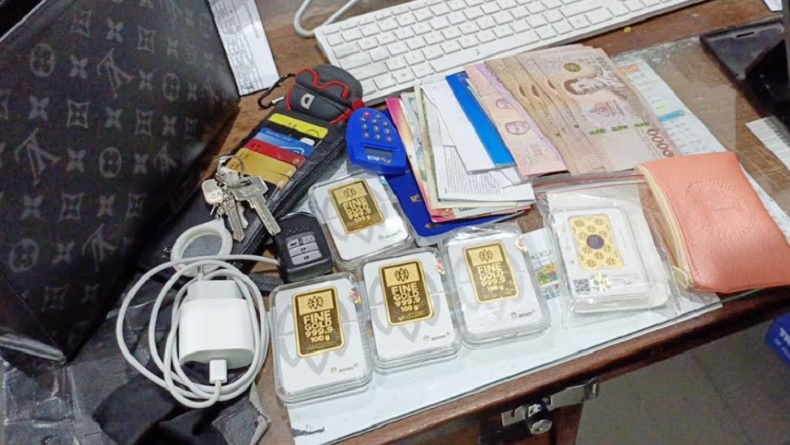 title Sekuriti Jujur Stasiun Semarang Tawang Kembalikan Tas Penumpang Berisi Emas Batangan dan Uang Sekuriti Jujur Stasiun Semarang Tawang Kembalikan Tas Penumpang Berisi Emas Batangan dan Uang