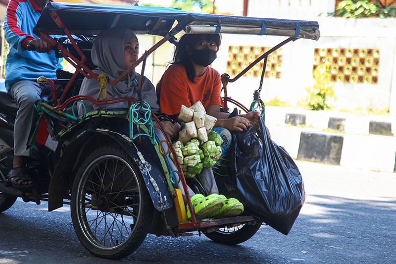 Lapak Kulit Ketupat Bermunculan di Pasar Soak Bato Palembang - Bagian 4