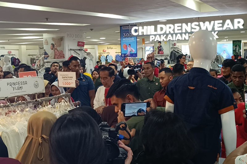 Presiden Jokowi Ajak 40 Anak Panti Asuhan Belanja Baju Lebaran - Bagian 3