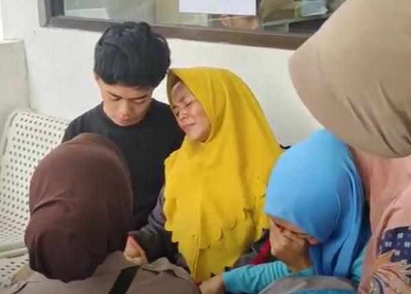 Kecelakaan di Tol Cikampek KM 58, Tasmah Ungkap Komunikasi Terakhir Sang Anak