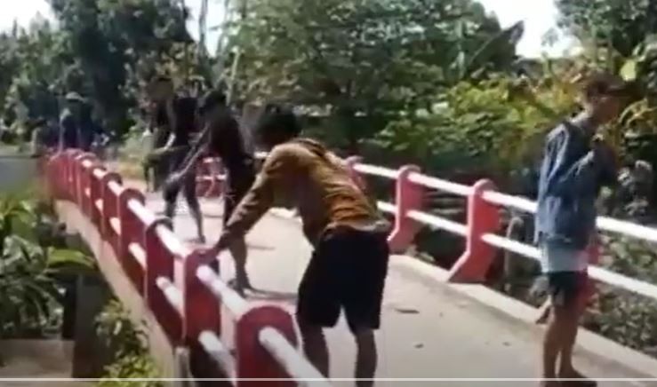 Buntut Viral Bongkar Jembatan, Kades dan 9 Pemuda di Demak Ditangkap