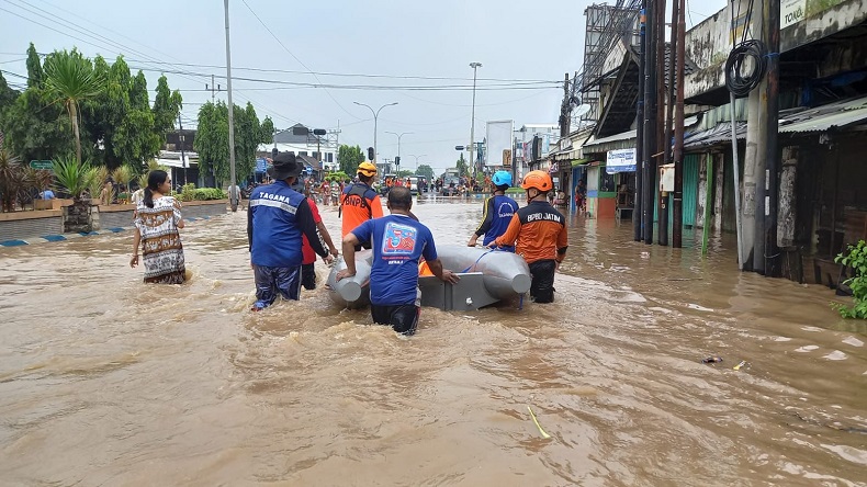 title Banjir Pasuruan Telan 2 Korban Jiwa: 1 Anak Tewas Tersengat Listrik, Seorang Tenggelam Banjir Pasuruan Telan 2 Korban Jiwa: 1 Anak Tewas Tersengat Listrik, Seorang Tenggelam