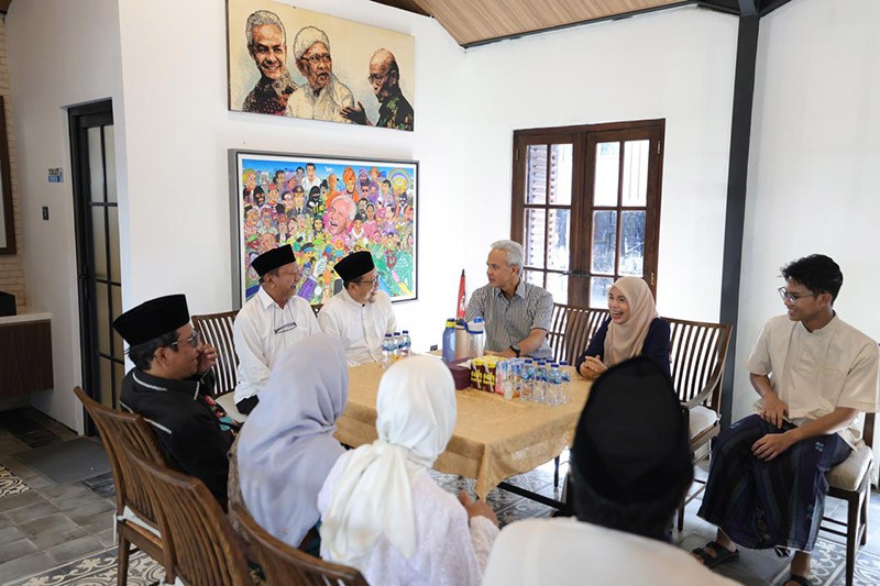 Momen Mahfud MD Ikut Meriahkan Open House Ganjar di Yogyakarta - Bagian 2