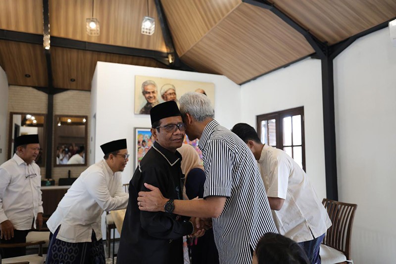 Momen Mahfud MD Ikut Meriahkan Open House Ganjar di Yogyakarta - Bagian 1