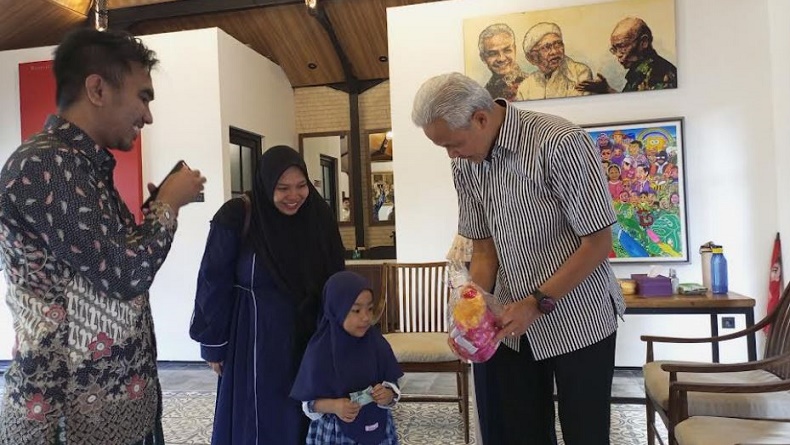 Ganjar Pranowo Open House di Sleman, Warga Ramai Berdatangan dari Anak hingga Orang Tua