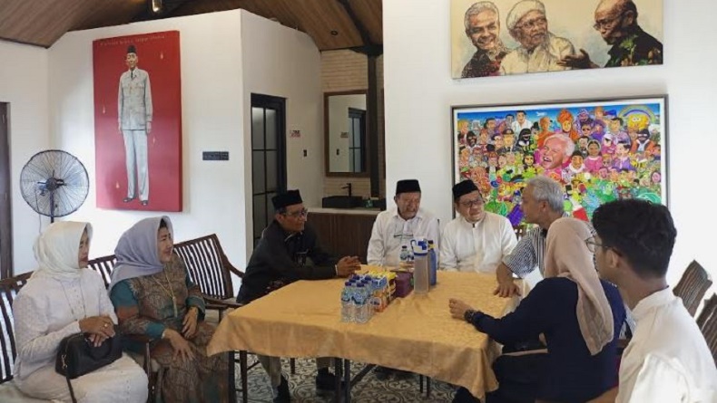 Mahfud MD Datangi Open House Ganjar di Sleman, Ngobrol 10 Menit Tak Bahas Politik
