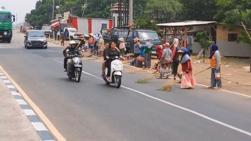 Fenomena Penyapu Koin di Jembatan Sewo Indramayu, Ada Mitos Arwah Kakak Adik Penari Ronggeng