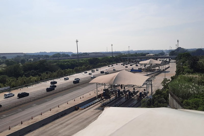 Hari Kedua Lebaran, GT Cikampek Utama Lengang Pagi Ini - Bagian 2