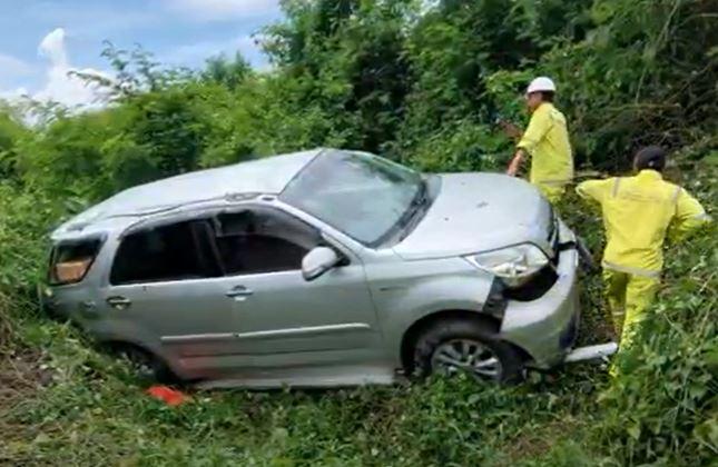 Kecelakaan di Tol Solo, Minibus Terjun ke Semak-Semak karena Sopir Mengantuk