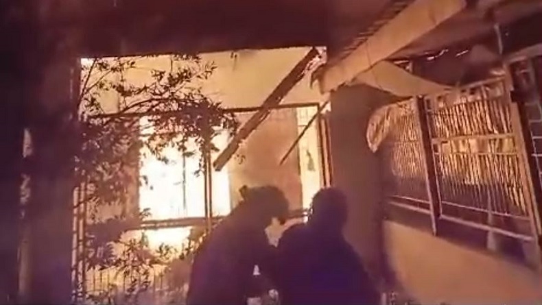 title Kebakaran Rumah di Karawang, Nenek 90 Tahun Tewas Terjebak Kobaran Api Kebakaran Rumah di Karawang, Nenek 90 Tahun Tewas Terjebak Kobaran Api