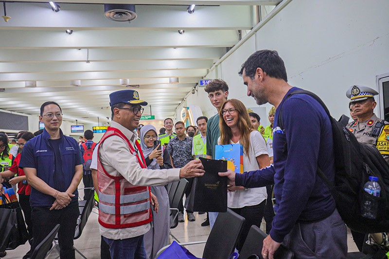 Menhub Budi Karya Cek Kesiapan Bandara Soetta saat Arus Balik Lebaran 2024 - Bagian 3
