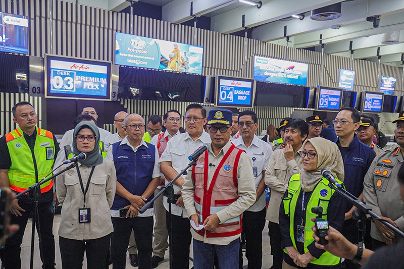 Menhub Budi Karya Cek Kesiapan Bandara Soetta saat Arus Balik Lebaran 2024 - Bagian 5