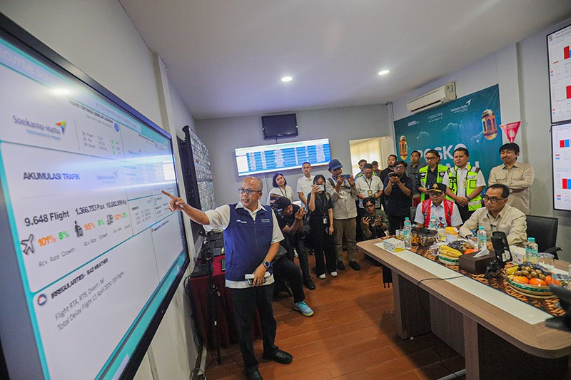 Menhub Budi Karya Cek Kesiapan Bandara Soetta saat Arus Balik Lebaran 2024 - Bagian 4