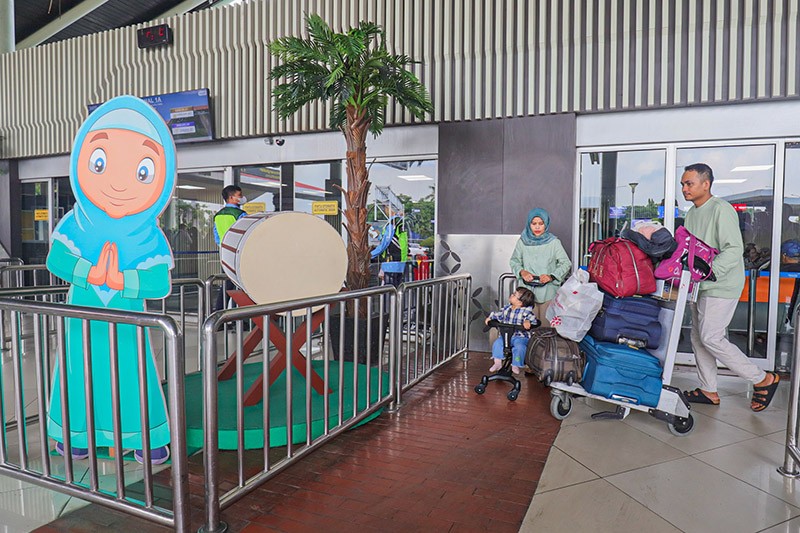Arus Mudik Lebaran 2024, Bandara Soekarno-Hatta Layani 1,3 Juta Penumpang Pesawat - Bagian 1