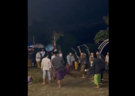 Viral Hajatan di Bangkalan Diwarnai Aksi Carok Warga Bikin Geram Netizen
