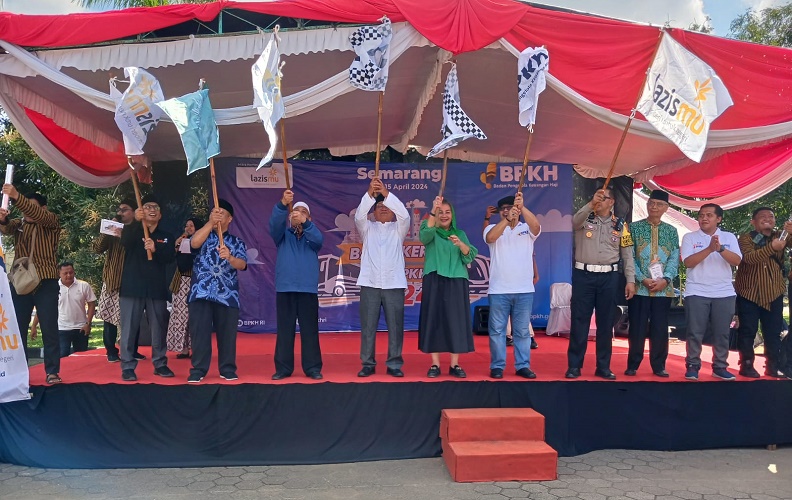 BPKH dan Lazismu Lepas Pemudik Program Balik Kerja dari Semarang ke Jabodetabek 