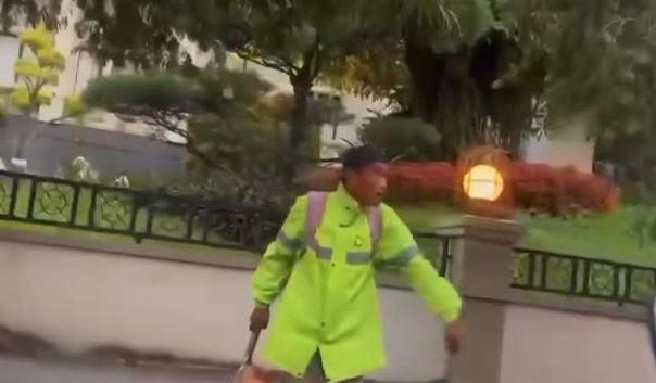 Viral Pengamen Tua di Malang Pukul Pengendara Motor Pakai Gitar, Begini Endingnya