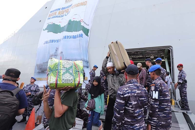 810 Pemudik Kembali dengan Kapal Perang TNI AL - Bagian 3