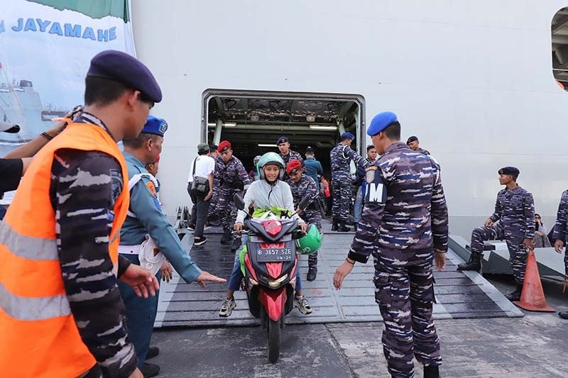 810 Pemudik Kembali dengan Kapal Perang TNI AL - Bagian 4