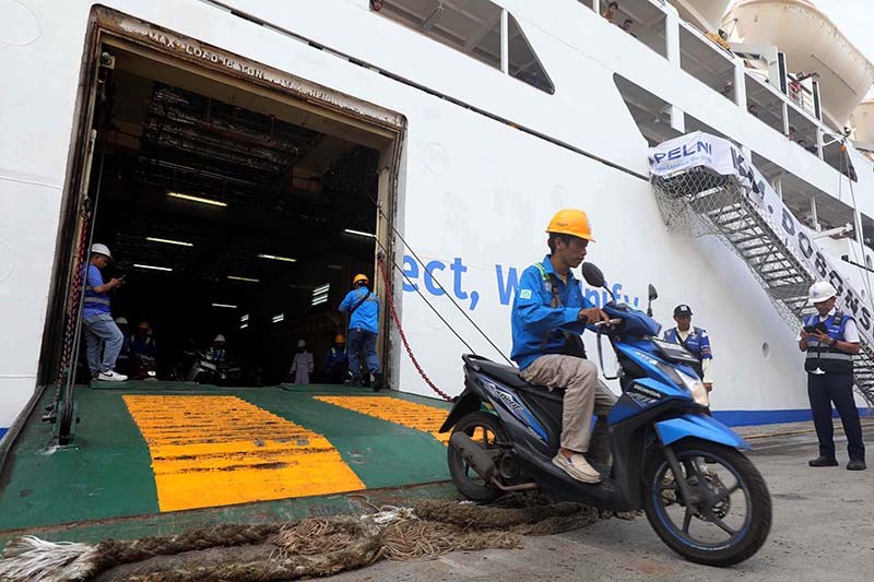 Gelombang Pertama Arus Balik Pemudik Tiba di Tanjung Priok dengan KM Dobonsolo - Bagian 2