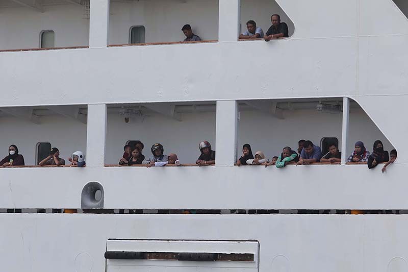 Gelombang Pertama Arus Balik Pemudik Tiba di Tanjung Priok dengan KM Dobonsolo - Bagian 4