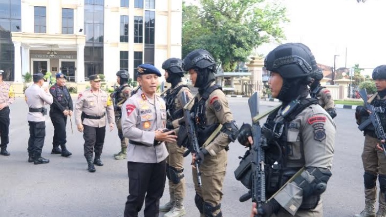 Gelar Apel Pasukan Polda Jambi Kirim 100 Personel Brimob Ke Papua