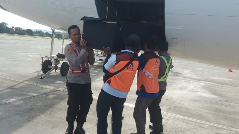 title Korban Penganiayaan OTK di Yahukimo, Jenazah Bripda Oktavianus Tiba di Jayapura Korban Penganiayaan OTK di Yahukimo, Jenazah Bripda Oktavianus Tiba di Jayapura