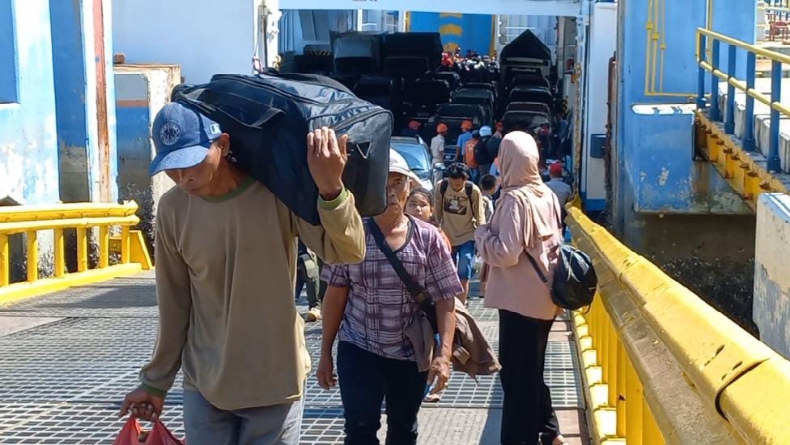 Arus Mudik 2024, Jumlah Penumpang Melintas di Pelabuhan Tanjung Kalian Mentok Menurun