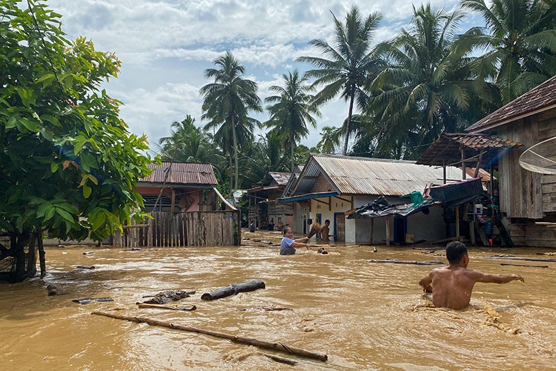Jembatan Penghubung Sejumlah Desa di Sumsel Putus, Masyarakat Butuh Bantuan - Bagian 3