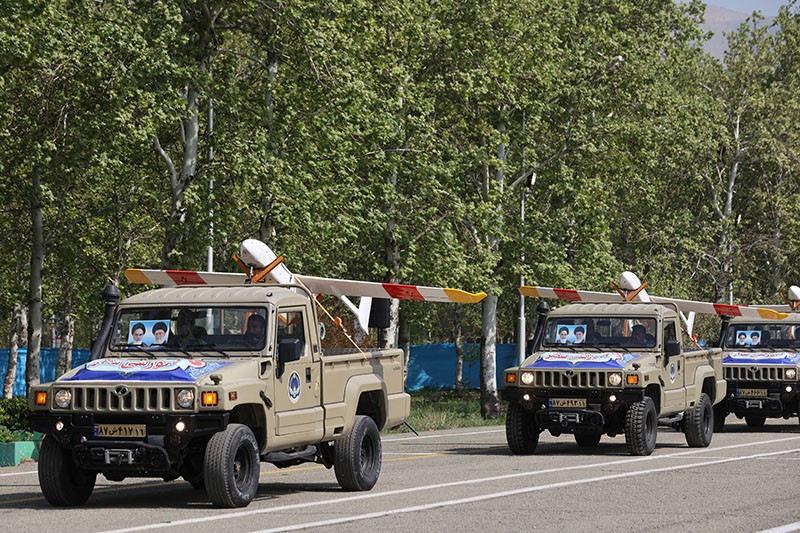 Hari Tentara Nasional Iran Pamer Rudal Balistik hingga Ragam Drone Jarak Jauh - Bagian 4