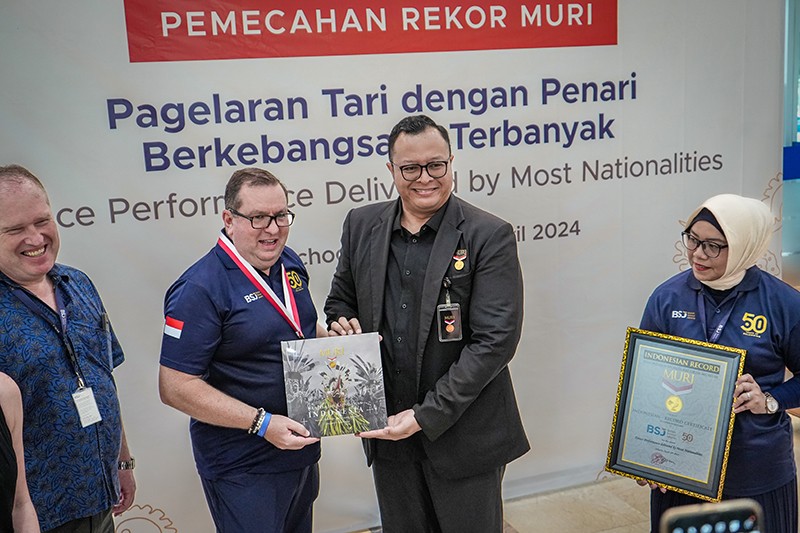 Pagelaran Ribuan Penari dari 50 Kebangsaan, British School Jakarta Terima Rekor MURI - Bagian 4