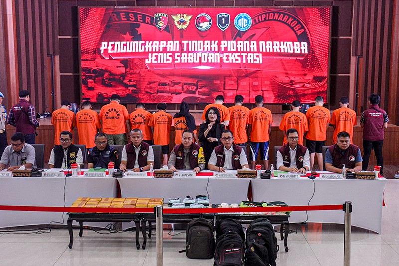 2 Pegawai Maskapai Swasta Terlibat Peredaran 24 Kg Sabu dan 1.841 Pil Ekstasi - Bagian 2