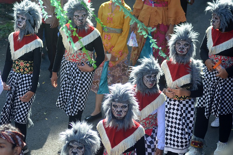 Kirab Budaya Sesaji Rewanda, Tradisi Hadiah untuk Monyet  - Bagian 3
