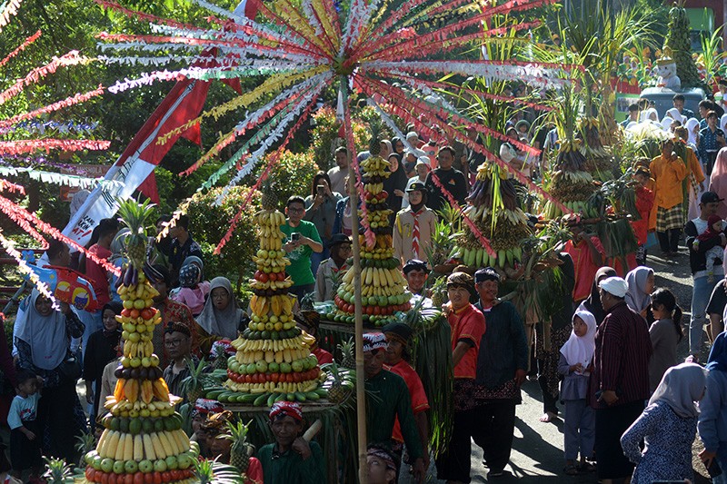 Kirab Budaya Sesaji Rewanda, Tradisi Hadiah untuk Monyet  - Bagian 4