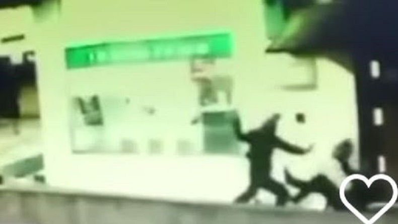 Viral Video Detik-detik Sekuriti Apotek di Batununggal Bandung Dibacok Perampok