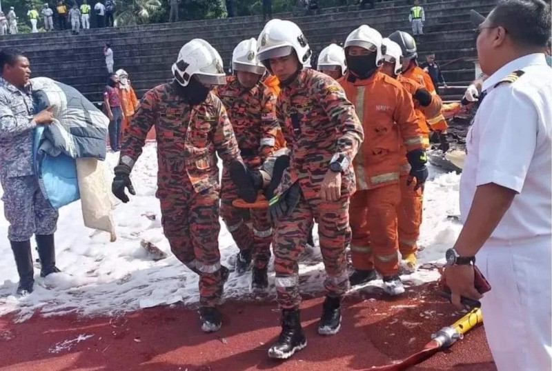 Penampakan Puing-Puing 2 Helikopter Tabrakan saat Latihan Manuver di Malaysia - Bagian 3