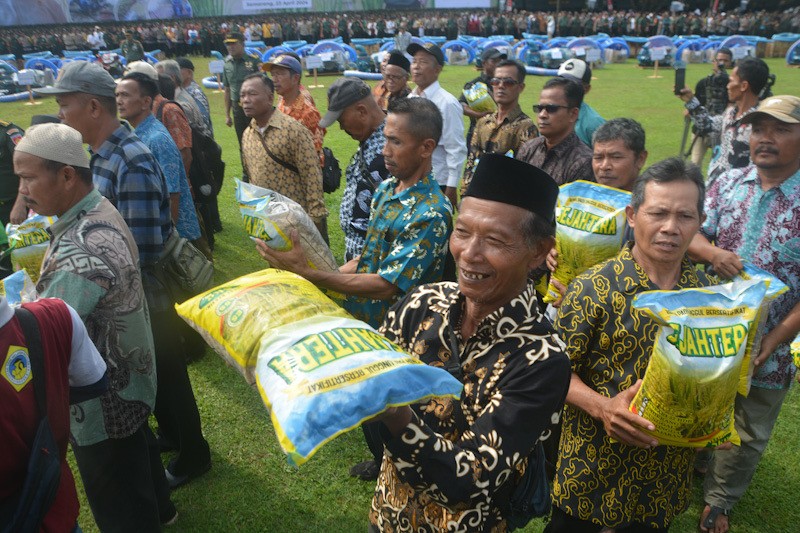 Kementan Serahkan 10.000 Pompa Air kepada Petani Jawa Tengah - Bagian 4