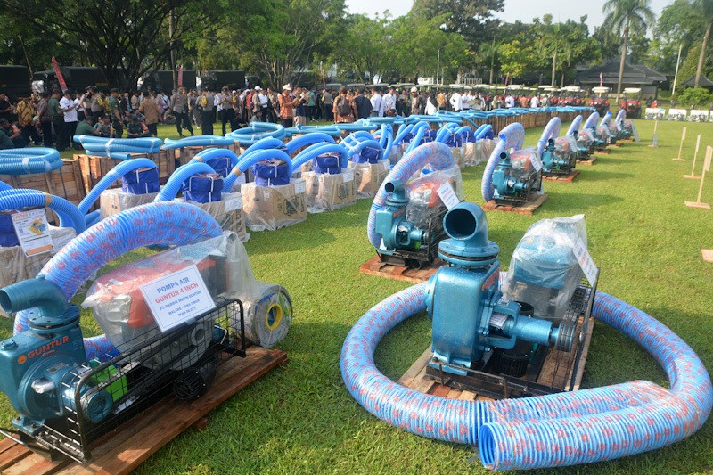 Kementan Serahkan 10.000 Pompa Air kepada Petani Jawa Tengah - Bagian 2