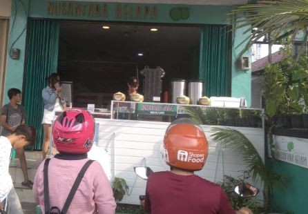 Mantan Chef Restoran Banting Setir Jadi Penjual Es Kelapa, Kini Punya 6 ...