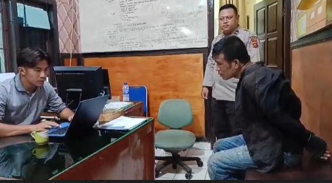 title Kronologi Perampok Bos Sawit di Muarojambi Ditangkap usai Tebar Uang ke Warga Kronologi Perampok Bos Sawit di Muarojambi Ditangkap usai Tebar Uang ke Warga