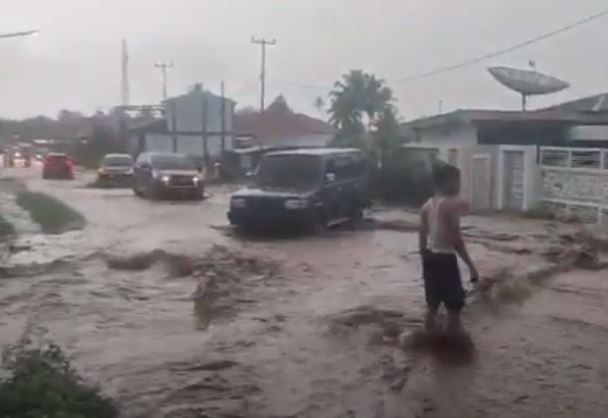 Banjir Bandang Rendam Puluhan Rumah Di Kerinci Hingga Lumpuhkan Jalan ...