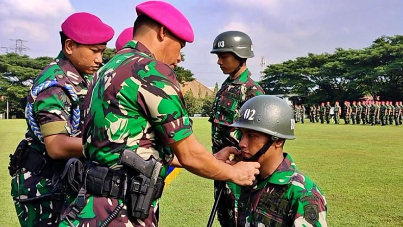 Sematkan Tanda Siswa dan Helm, Brigjen Marinir Samson Buka Dikjur Calon Prajurit Petarung