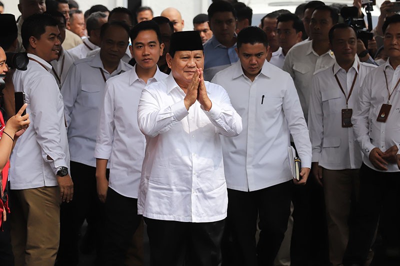 Momen Prabowo-Gibran Hadiri Penetapan Presiden dan Wakil Presiden Terpilih - Bagian 2