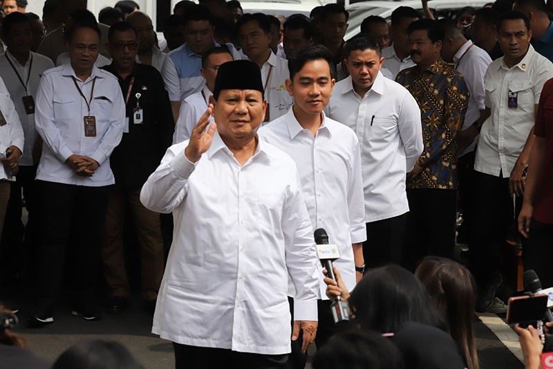 Momen Prabowo-Gibran Hadiri Penetapan Presiden dan Wakil Presiden Terpilih - Bagian 1