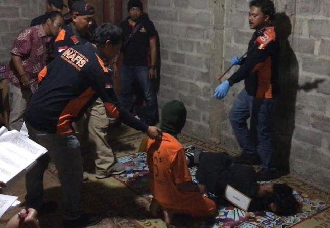 title Rekonstruksi Suami Bunuh Istri di Gunungkidul, Tersangka Peragakan 21 Adegan Rekonstruksi Suami Bunuh Istri di Gunungkidul, Tersangka Peragakan 21 Adegan