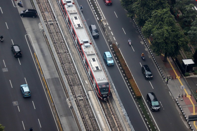 Penumpang LRT Jabodebek Naik Pascalebaran - Bagian 1