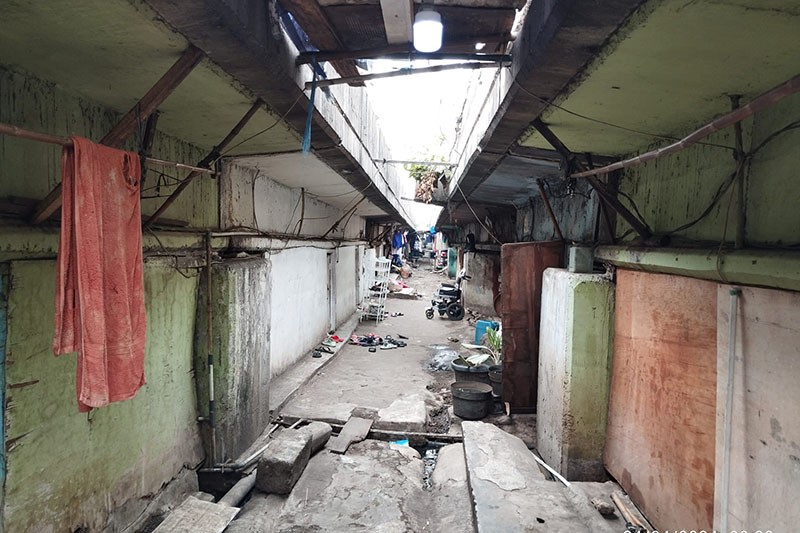 Potret Sekolah di Kolong Tol Jelambar, Siswa Semangat Belajar Meski Ruang Kelas Seadanya - Bagian 4