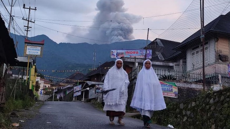 Status Gunung Marapi, PVMBG: Level III Siaga Tak Boleh Mendekat Radius 4,5 Km