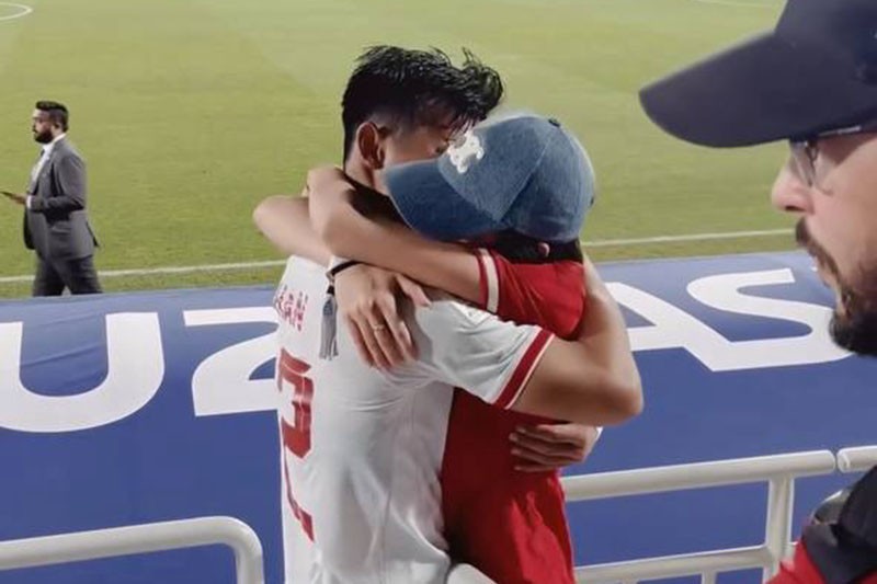 Bikin Netizen Iri, Pratama Arhan Dipeluk Erat Sang Istri usai Cetak 2 Gol Penalti - Bagian 1